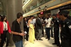 Mandira-Bedi-on-a-shopping-spree-at-Nitesh-HUB