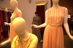 Mandira-Bedi-shopping-at-Ritu-Kumar-Nitesh-HUB