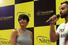 Mandira-Bedi-Celebrity-Host-with-Virat-Kohli-India-Cricket-Captain-at-Nitesh-HUB